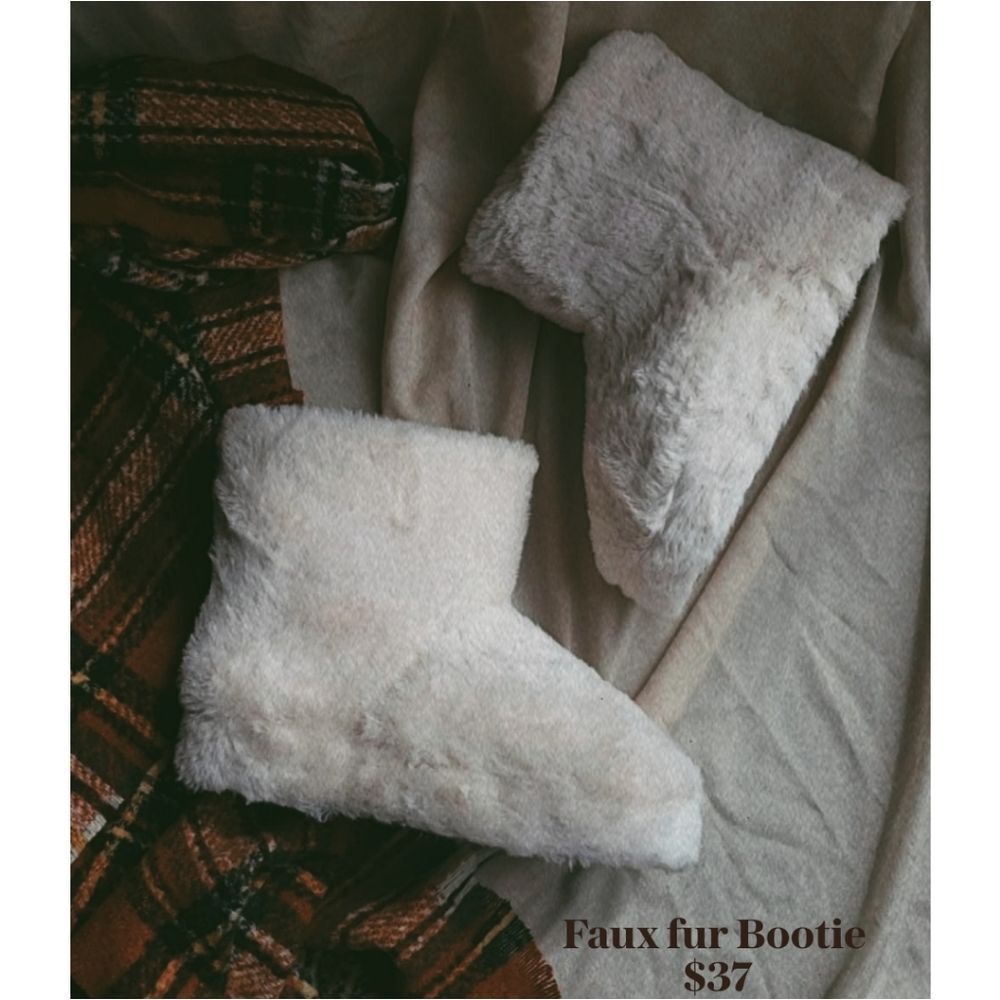 🆕️Holiday Collection// Beige Fur bootie